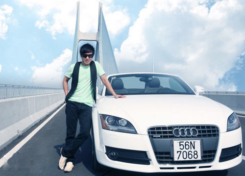 Ca sĩ Lý Hải sắm Audi TT, giá của nó tầm 130.000 USD, xấp xỉ 2,5 tỉ đồng.