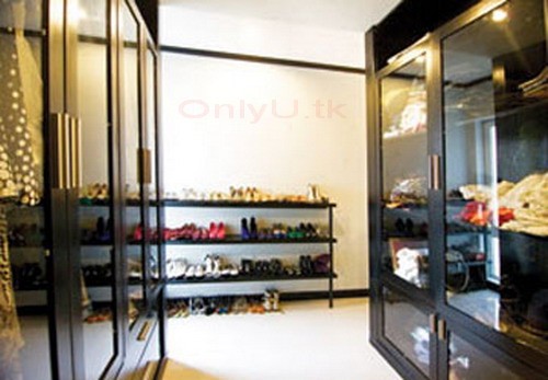 Hà Hồ là một trong những sao nữ sở hữu bộ sưu tập giày hàng hiệu ở VN
