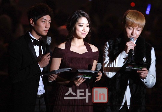 Lễ trao giải bắt đầu có vào năm 2009 và đến nay là năm thứ 3, là một trong bốn giải thưởng âm nhạc lớn nhất Hàn Quốc cùng với Mnet Asian Music Awards, Golden Disk Awards và Seoul Music Awards.