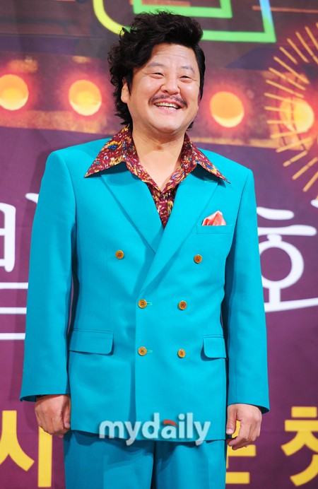 Sung Ji Ru ấn tượng trong bộ quần áo rộng, suông