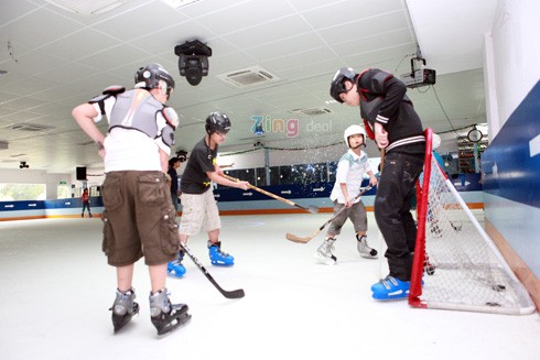 Bạn sẽ được hướng dẫn trước bằng video trước khi tham gia trò chơi, trọn gói 6 trò chơi tại Skateland gồm có: Piannaerobic, Ice Skate, Fencing, Archery, Hockey, Flying Angels.
