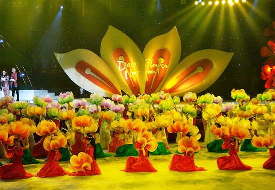 Cứ 2 năm một lần, Đà Lạt lại tổ chức Festival Hoa. Và mỗi dịp như thế, khách du lịch khắp nơi trong cả nước và cả thế giới lại háo hức đến với Đà Lạt để được đắm mình trong một không gian ngập tràn hương sắc. Năm nay, Festival Hoa sẽ được diễn ra từ 30/12/2011 đến hết ngày 3/1/2012.