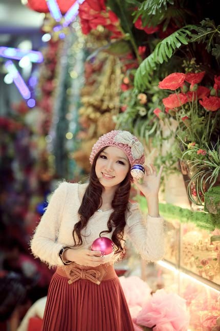 Trước khi lên đường Nam tiếng thực hiện ước mơ, Thảo My đã cùng Nam Thương (Top 100 Miss Teen 2011) lạc vào đêm giáng sinh lung linh huyền ảo.
