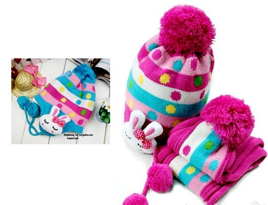 Những bộ mũ và khăn với họa tiết nghộ nghĩnh đang được nhiều bà mẹ lựa chọn cho bé yêu trong tiết trời mùa đông.