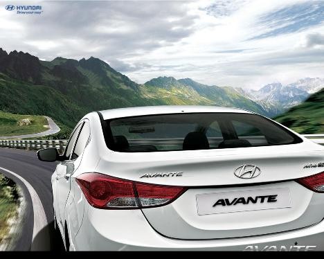 Chưa phải thế hệ mới nhất, nhưng với một loạt thay đổi ở cả ngoại thất và động cơ, Hyundai Avante “nội” vẫn thể hiện một hình ảnh mới mẻ của chiếc xe nằm trong phân khúc sedan cỡ vừa. Avante 1.6MT (Bản lắp ráp trong nước): 502.000.000 VND Avante 1.6AT (Bản lắp ráp trong nước): 567.000.000 VND Avante 2.0AT (Bản lắp ráp trong nước): 627.000.000 VND