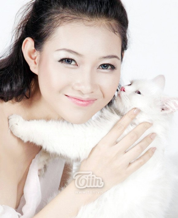 Không ai có thể quên được cô gái có gương mặt đẹp, giọng nói nhỏ nhẹ người Tây Ninh đã đăng quang ngôi vị Ngôi sao khả ái Miss Teen 2011.
