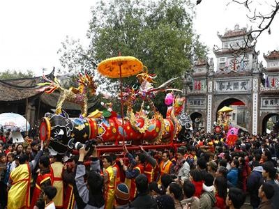 3. Lễ hội làng Đồng Kỵ, Bắc Ninh Lễ hội của làng Đồng Kỵ, Bắc Ninh là một trong những lễ hội dân gian diễn ra sớm nhất tháng Giêng. Lễ hội bắt đầu từ ngày mồng 4 tháng Giêng và kéo dài khoảng 10 ngày.