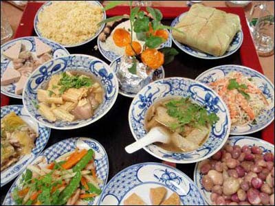 Theo truyền thống, mâm cơm đầu năm mới ở các gia đình miền Bắc thường có bốn bát và bốn đĩa.