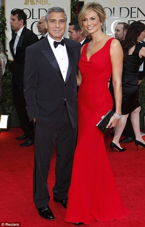 George Clooney và người bạn gái Stacy Keibler tại lễ trao giải Quả cầu vàng tháng trước