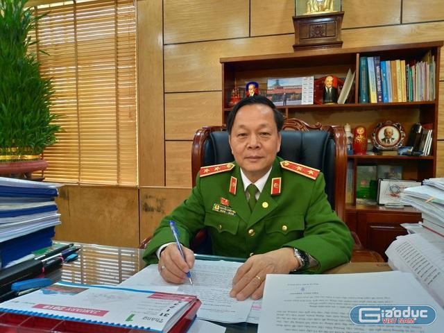 Theo Trung tướng, Giáo sư Nguyễn Xuân Yêm, việc công nhận chức danh Giáo sư, Phó Giáo sư ở Việt Nam bên cạnh ưu điểm, thành tích vẫn còn những “hạt sạn”. (Ảnh: Nhân vật cung cấp)