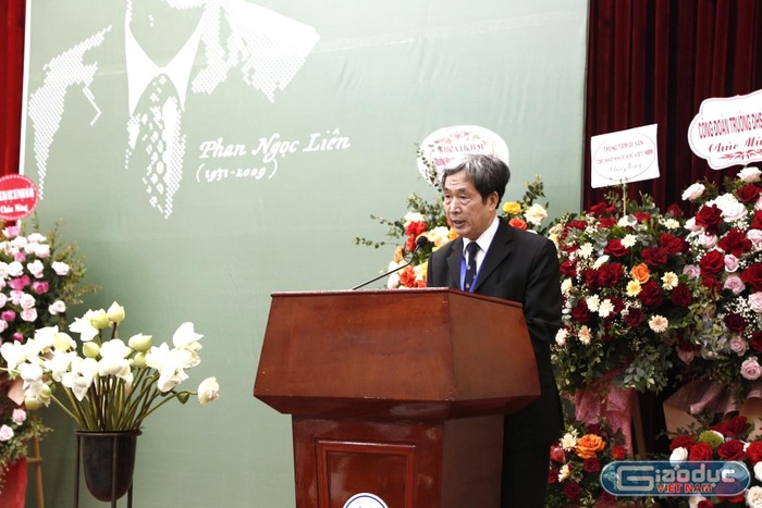 Phó Giáo sư Nghiêm Đình Vỳ - nguyên Hiệu trưởng Trường Đại học Sư phạm Hà Nội, Chủ tịch Hội Giáo dục Lịch sử Việt Nam phát biểu tại buổi lễ. (Ảnh: Thiên Ân)