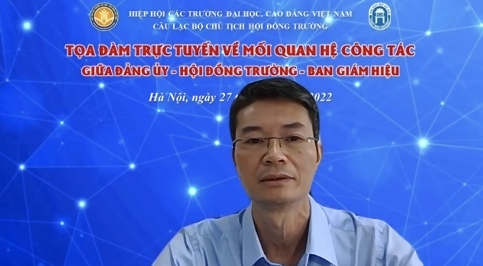 Phó Giáo sư Nguyễn Đình Thi phát biểu tại tọa đàm. (Ảnh: Chụp màn hình)