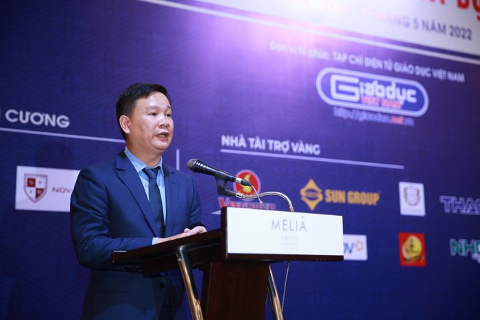 Nhà báo Nguyễn Tiến Bình - Phó Chủ tịch Hiệp hội Các trường đại học, cao đẳng Việt Nam, Tổng biên tập Tạp chí điện tử Giáo dục Việt Nam phát biểu tại lễ kỷ niệm.
