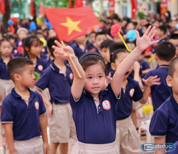 Năm nay, Trường Tiểu học Trung Yên đón 300 học sinh lớp 1. Toàn trường có 1.830 học sinh. (Ảnh: Ngọc Ánh)