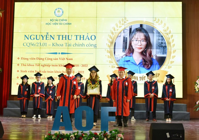 Nguyễn Thu Thảo là một trong số 11 thủ khoa tốt nghiệp của Học viện Tài chính năm 2022. (Ảnh: Nhân vật cung cấp)