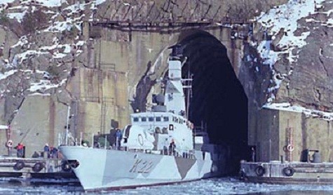 Tàu chiến Thụy Điển tại căn cứ ngầm