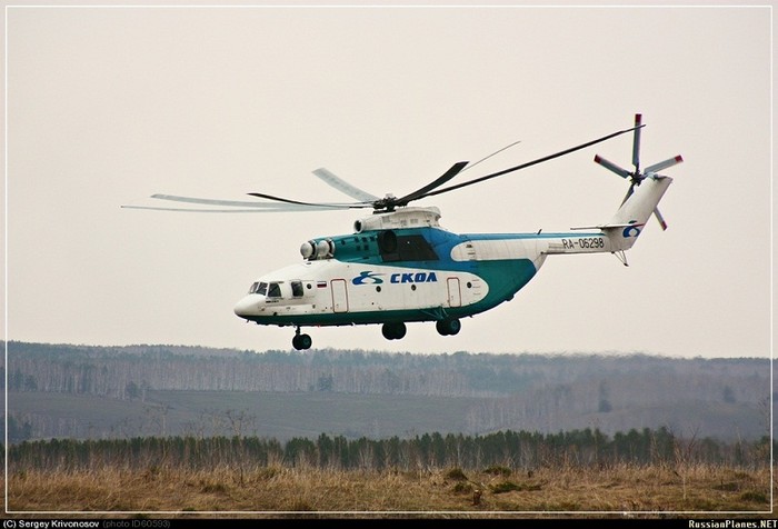 Mi-26T vẫn dùng hai động cơ tuốc bin trục D-136 cho phép đạt tốc độ tối đa 270km/h, tầm hoạt động 800km, trần bay 4.600m.