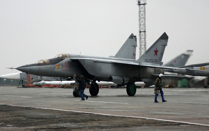Sau khi bị Mỹ lấy được công nghệ chế tạo MiG-25, Liên Xô đã phát triển ngay một máy bay mới là MiG-31