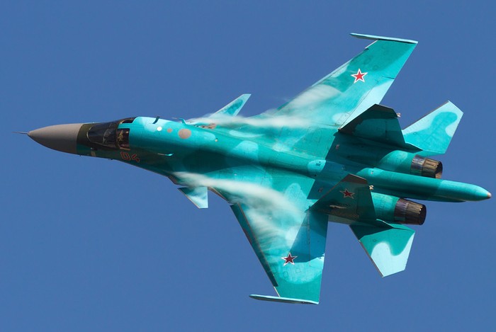 Tiêm kích bom Su-34 số hiệu 04, nằm trong lô 6 chiếc Su-34 vừa được bàn giao