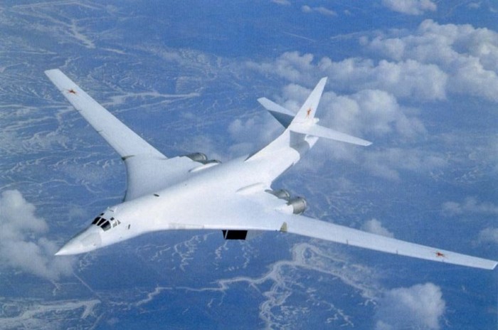 TU-160 được giới quân sự phương Tây mệnh danh là "chiếc dùi cui". Tốc độ bay tối đa: 2.220 km/h.