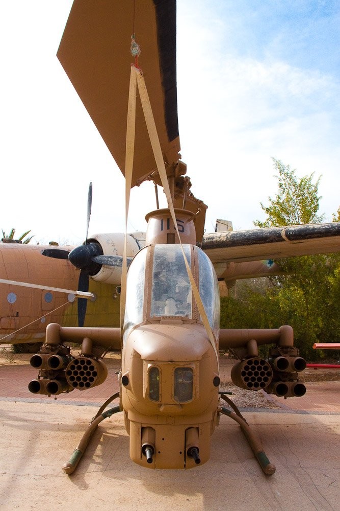 Máy bay trực thăng tấn công Bell Huey AH-1G/Q/S/E COBRA (Mỹ). Israel gọi là Tzefa