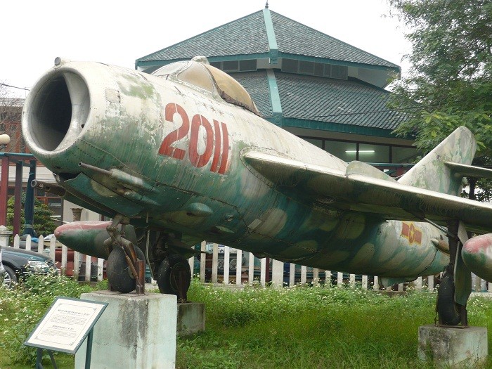 Máy bay tiêm kích MiG-17 số hiệu 2011, do Trung úy Ngô Đức Mai điều khiển đã hạ gục Đại tá Norman Cagadixơ – chuyên gia chống MiG của Không quân Mỹ