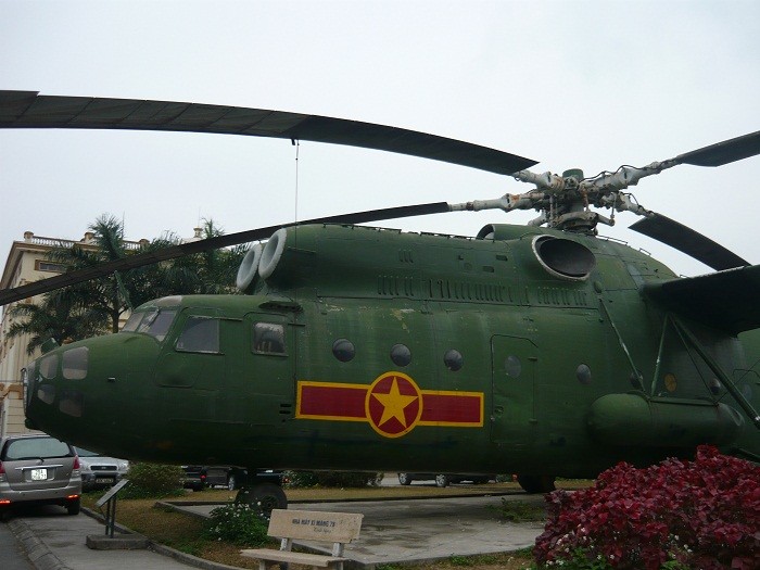 Trực thăng vận tải Mi-6 số hiệu 7609 đã tham gia đắc lực và công cuộc xây dựng và bảo vệ Tổ quốc, đã chuyên chở hàng vạn tấn hàng hóa, khí tài trang thiết bị quân sự, phục vụ kịp thời yêu cầu chiến đấu.