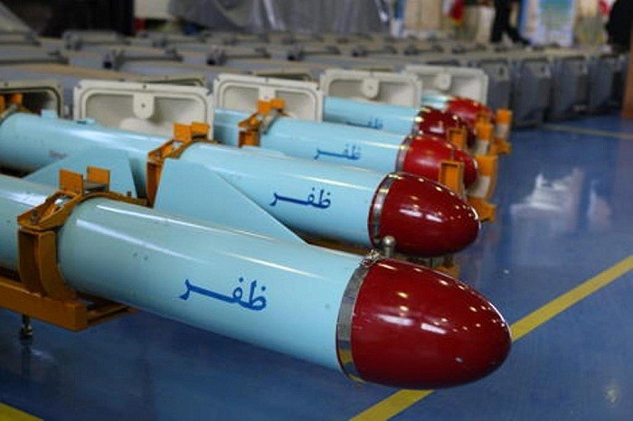 Trong những năm qua, Iran đã sở hữu được nhiều loại tên lửa tầm ngắn và tầm trung, nhất là các tên lửa chống hạm có khả năng sử dụng được khi xảy ra đối đầu tại vùng Vịnh.