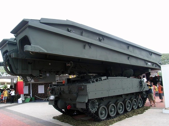 Xe thiết giáp công binh do Singapore sản xuất