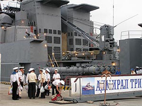 Chiến hạm chống tàu ngầm Đô đốc Tributs cập cảng Đà Nẵng