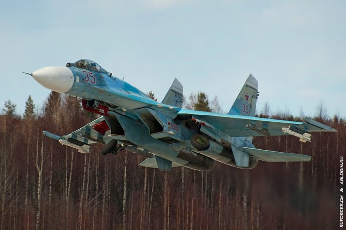 Su-27 số hiệu 35