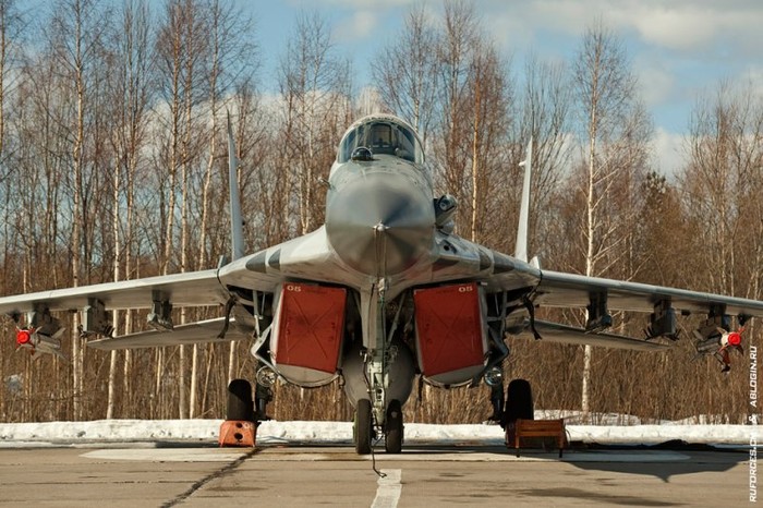 MiG-29SMT số hiệu 05 tại sân bay