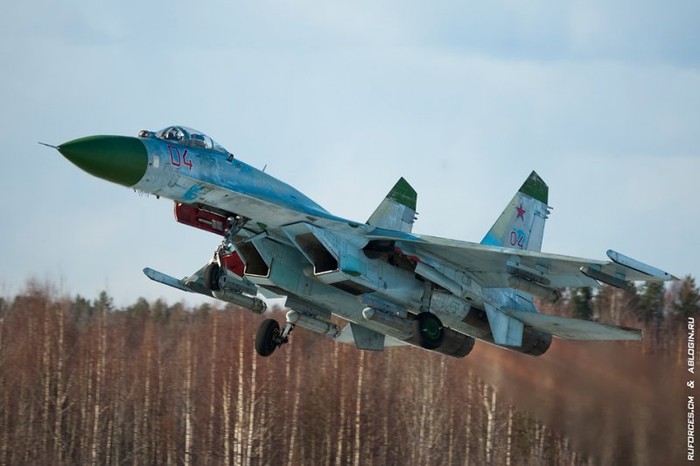 Su-27 số hiệu 04