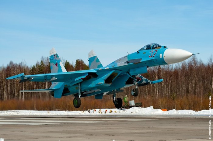 Su-27 số hiệu 37