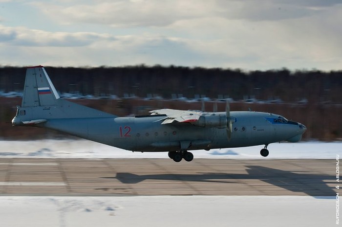 Máy bay vận tải quân sự An-12