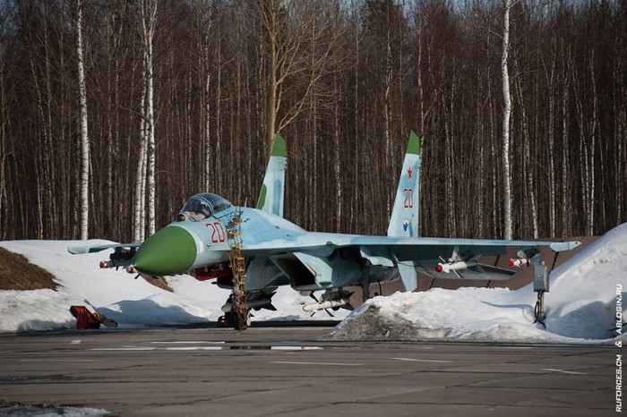 Su-27 số hiệu 20