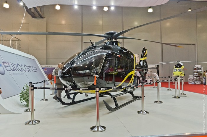 Về phía các nhà sản xuất nước ngoài, không thể không kể đến những đại gia trên thị trường trực thăng thế giới như Eurocopter, Sikorsky, AgutsaWestland và Bell Helicopter.