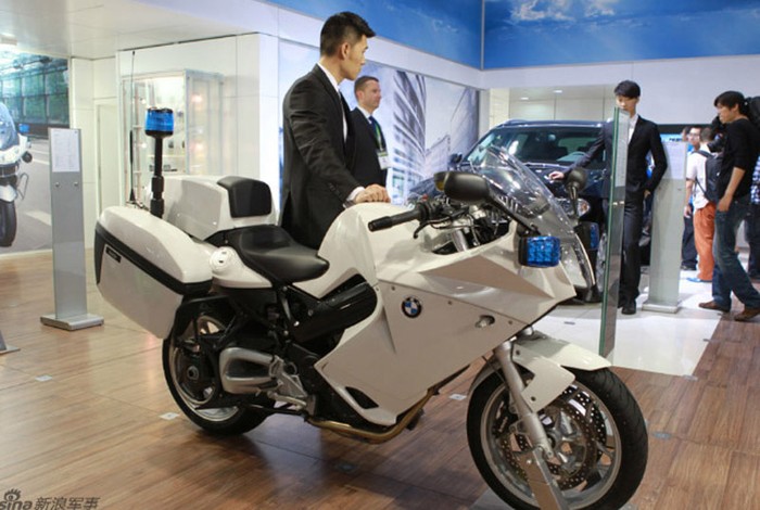Tại triển lãm, BMW Trung Quốc đã cho ra mắt một xe gắn máy cảnh sát mới.