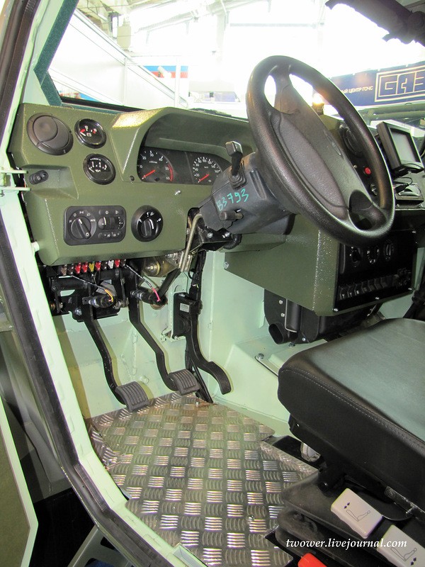 Đây là buồng lái của Scorpio-LSHA B bao gồm vô lăng, ghế ngồi của lái xe và các thiết bị điều khiển.