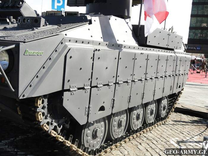 Cách đây đúng 2 tháng, Gruzia đã chính thức trình làng mẫu thử nghiệm xe chiến đấu chở quân mới nhất và hiện đại nhất Lazika do nước này tự nghiên cứu và chế tạo.