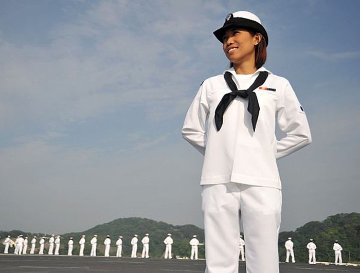 Yokosuka, Nhật Bản (ngày 26 tháng 5 năm 2012): Tàu sân bay USS George Washington chuẩn bị khởi hành để bắt đầu thực hiện nhiệm vụ tuần tra năm 2012 trên Thái Bình Dương.