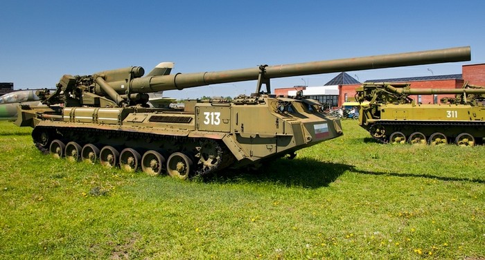 Pháo tự hành Pion 203 mm.