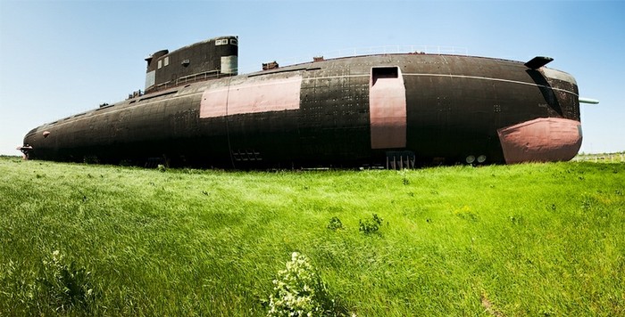 Tàu ngầm tấn công chạy động cơ diesel B-307 project 641, tàu có lượng choán nước lên tới 2.000 tấn, dài 90 mét.