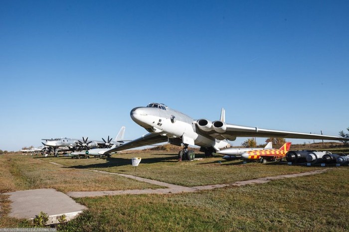 Đây là khu trưng bày ngoài trời của bảo tàng với các máy bay ném bom đã đi vào lịch sử Sư đoàn 22 nói riêng và Không quân Liên Xô/Nga nói chung.