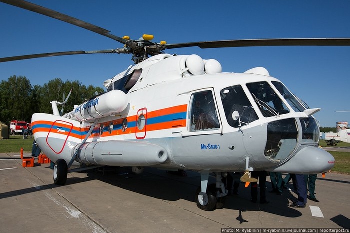 Trực thăng cứu hộ MI-8MPS. Chiếc Mi-8MPS tìm kiếm và cứu hộ được phát triển từ máy bay trực thăng vận tải quân sự. Trong các nhiệm vụ tìm kiếm, tổ lái thả các đèn hiệu radio để đánh dấu vùng tai hoạ và chuyển đội cứu hộ tới giúp đỡ và cứu người bị nạn.