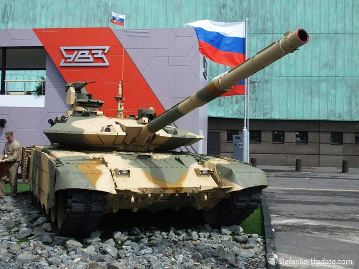 Siêu tăng T-90S của Nga. Xe tăng chiến đấu chủ lực T-90S biến thể mới đã được nâng cấp và hiện đại hóa toàn diện của Nga được đánh giá như "ngôi sao" của triển lãm.