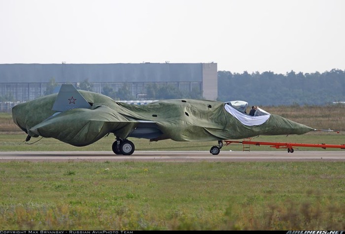 Tại sân bay Komsomolsk-on-Amur, tiêm kích Su-T-50-3 đã thực hiện chạy thử nghiệm trên mặt đất vào ngày 14 tháng 6 năm 2012. So với hai nguyên mẫu T-50-1 và T-50-2, T-50-3 là máy bay đầu tiên được lắp đặt radar AESA mới N036 ở phần mũi.