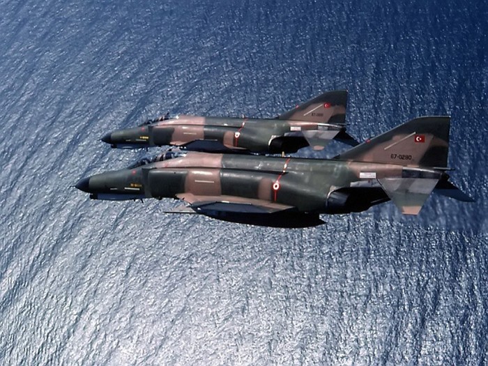 Tổng cộng, Thổ nhĩ Kỳ đã nhận được 233 chiếc F-4E và RF-4E. Tính đến năm 2001, chỉ còn 163 chiếc F-4E (54 chiếc nâng cấp lên Terminator 2020) và 44 RF-4E còn hoạt động trong lực lượng không quân nước này.