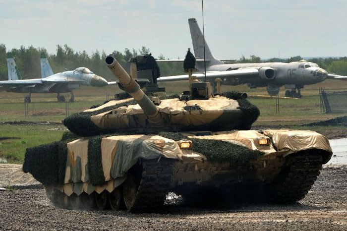 “Xe tăng bay” T-90SM chuẩn bị cho màn vượt chướng ngại vật.