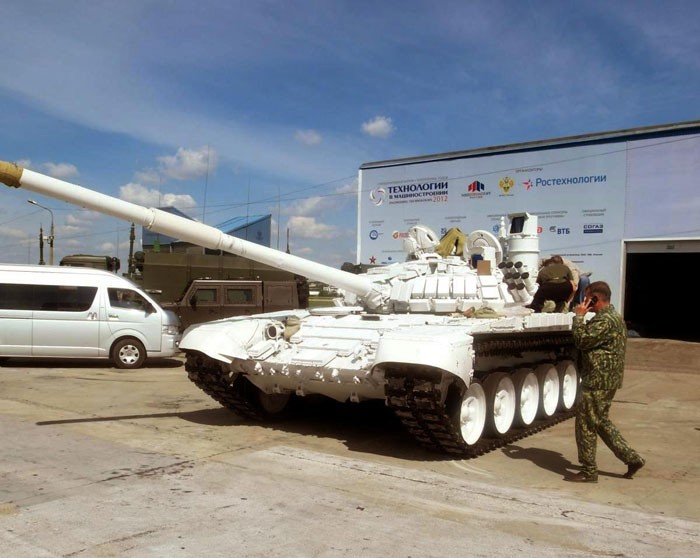 Theo tổng biên tập của Tạp chí Kho vũ khí quốc gia, ông Victor Murakhovski, việc hiện đại hóa tăng T-72 đã được thực hiện tại Nhà máy Sửa chữa thiết giáp 61 ở St Petersburg.